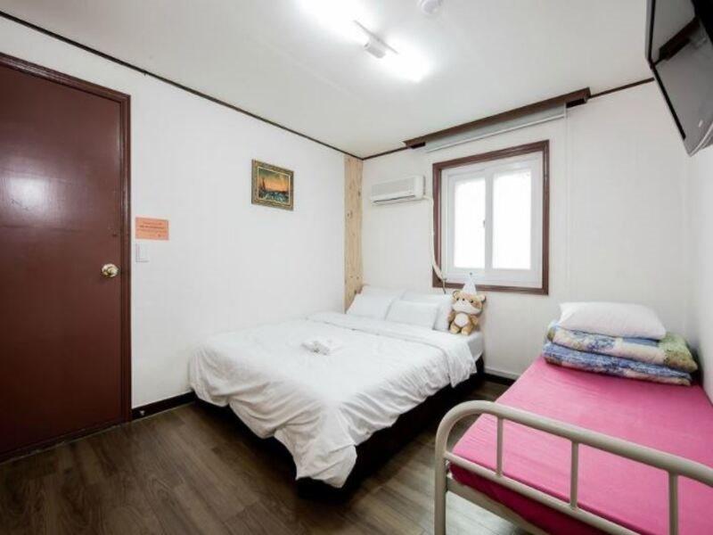 Apple Backpackers * Seoul