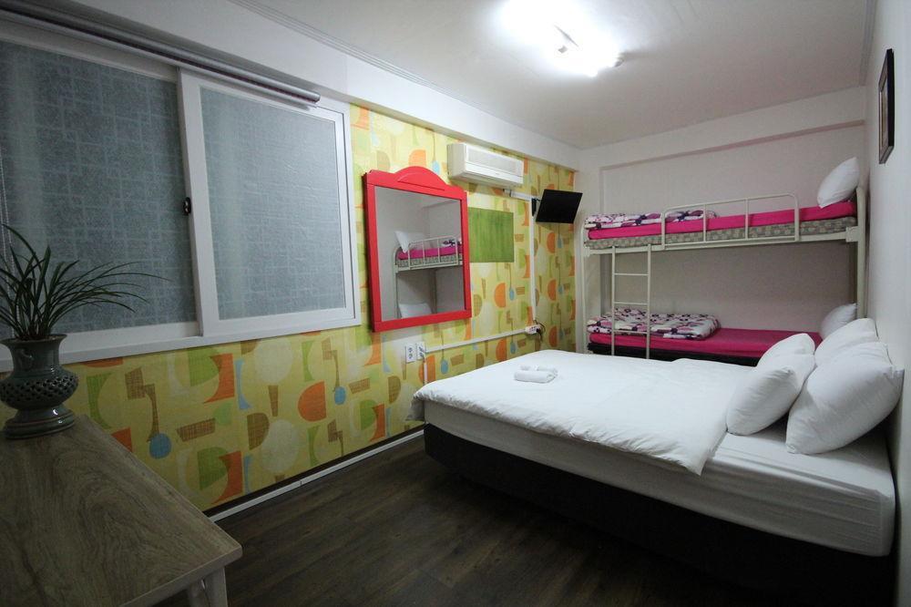 Apple Backpackers Hostel *