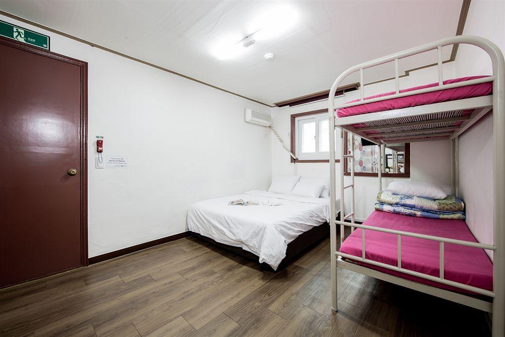 Apple Backpackers * Seoul