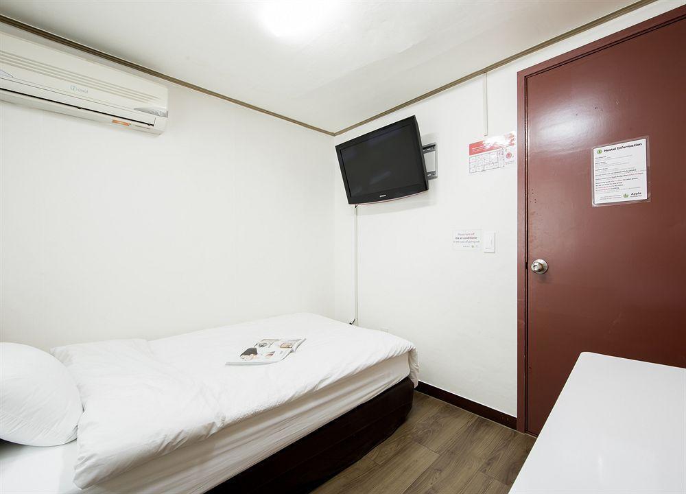 Apple Backpackers * Seoul