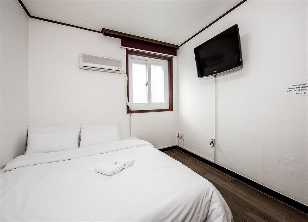 Apple Backpackers Hostel *