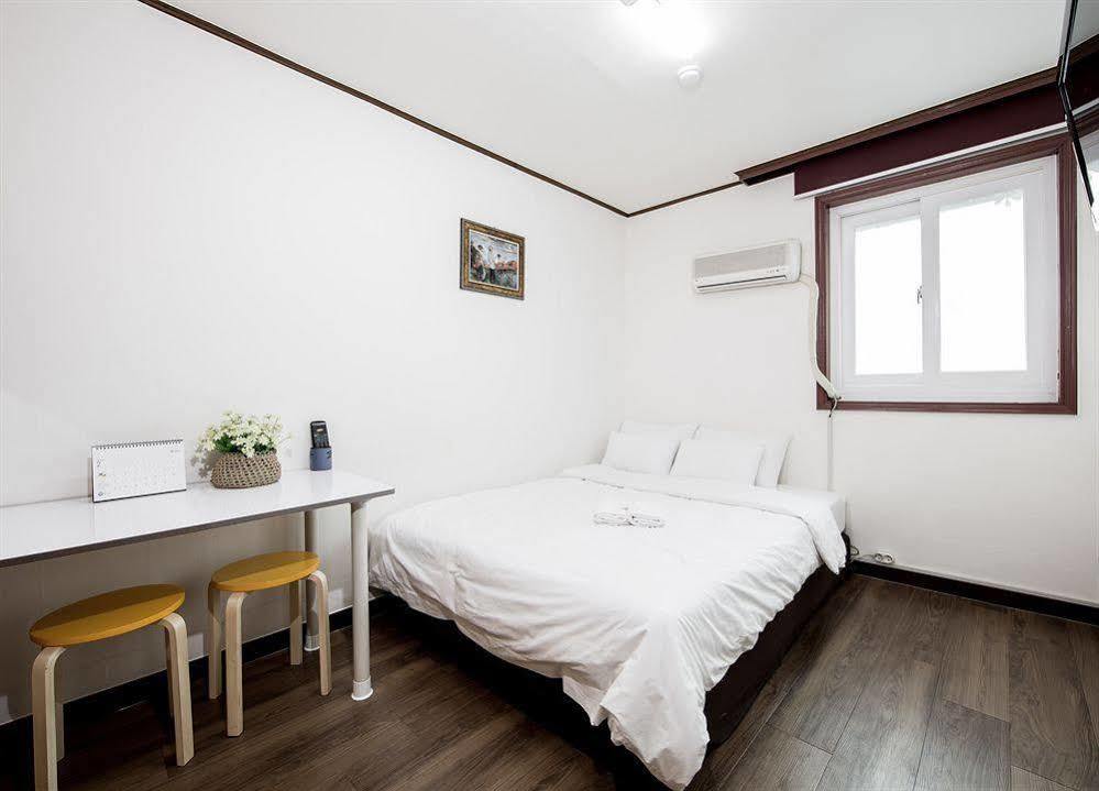 Apple Backpackers Seoul